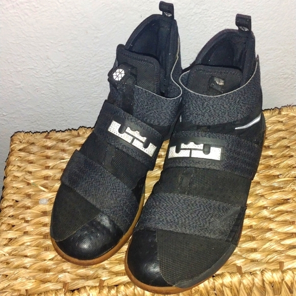 Nike LeBron James Soldier 10 GS 'Black Metallic Dark Grey'- Size 12 - Picture 1 of 6